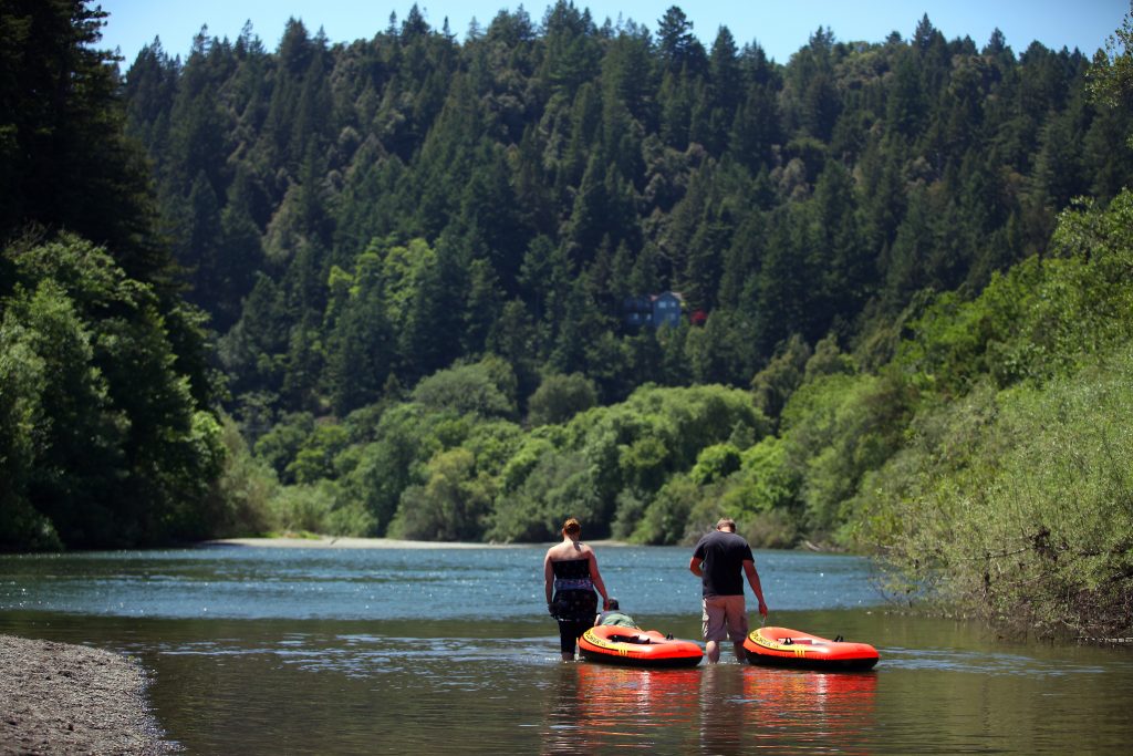 Russian river. Реке рашен-Ривер. Рашен Ривер в Калифорнии. Рашен-Ривер (река, впадает в тихий океан). Река русская в Калифорнии.